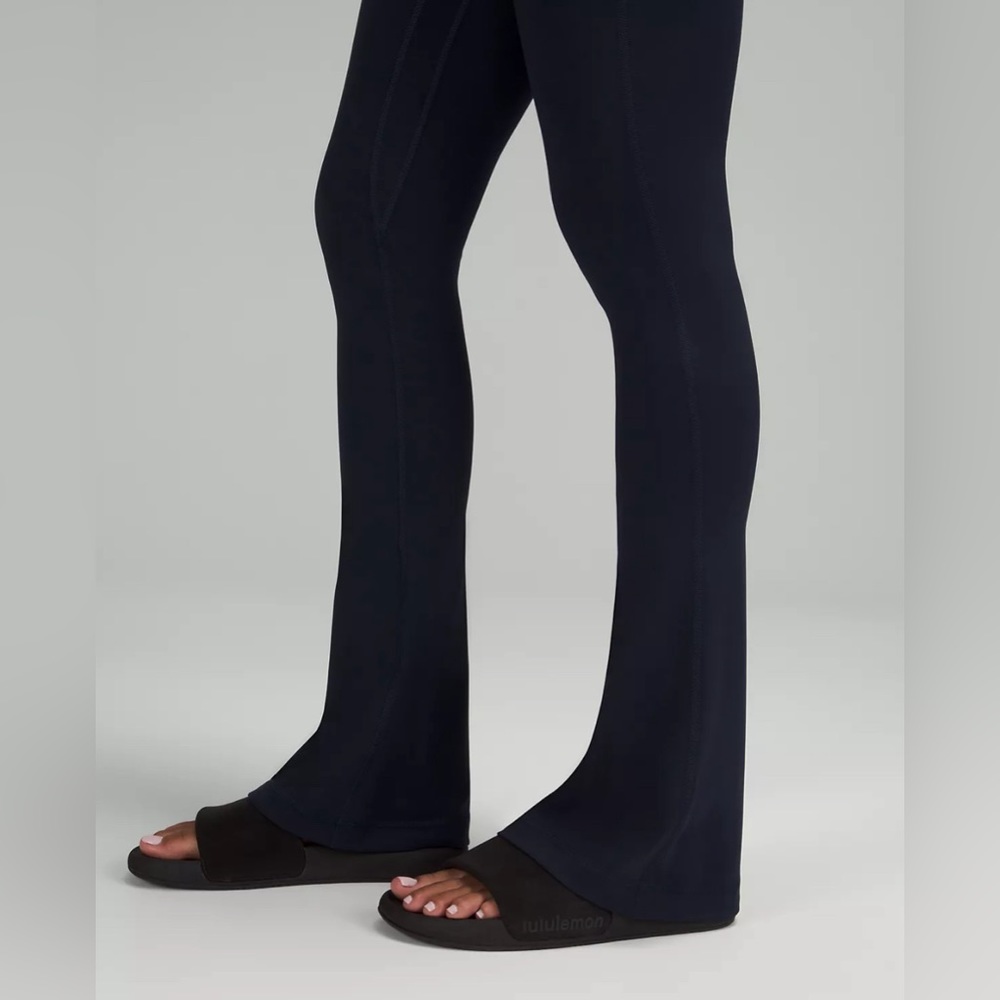 🆕lululemon 🍋Align™ High-Rise Mini-Flared Pant
Regular Sz 6 Colour True Navy - Picture 5 of 9